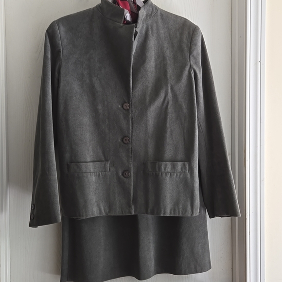 Brodkin | Vintage Soft Grey Ultra Suede Suit - Picture 2 of 12